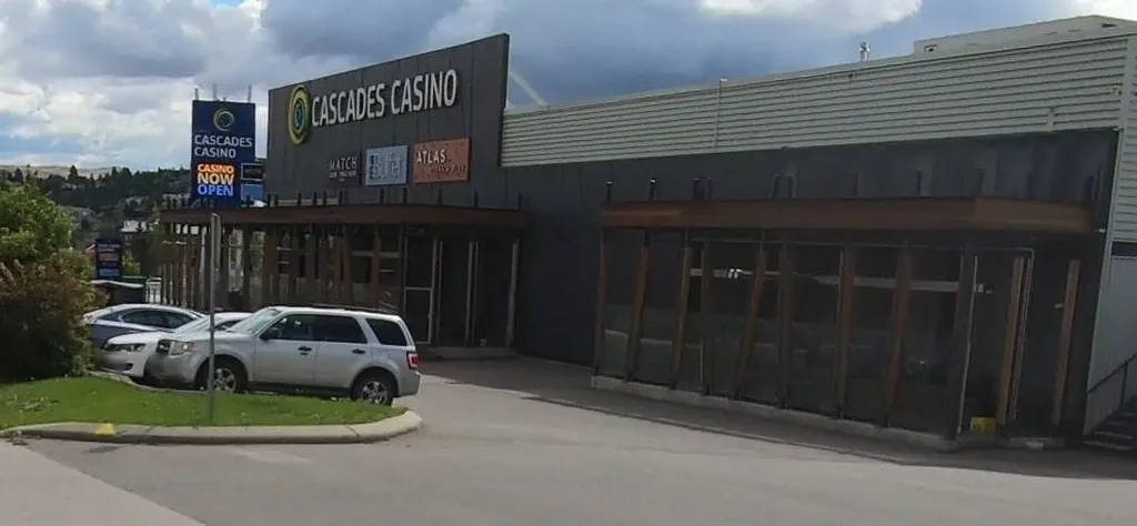 Cascades Casino Kamloops seen from the street — Cascades Casino Kamloops