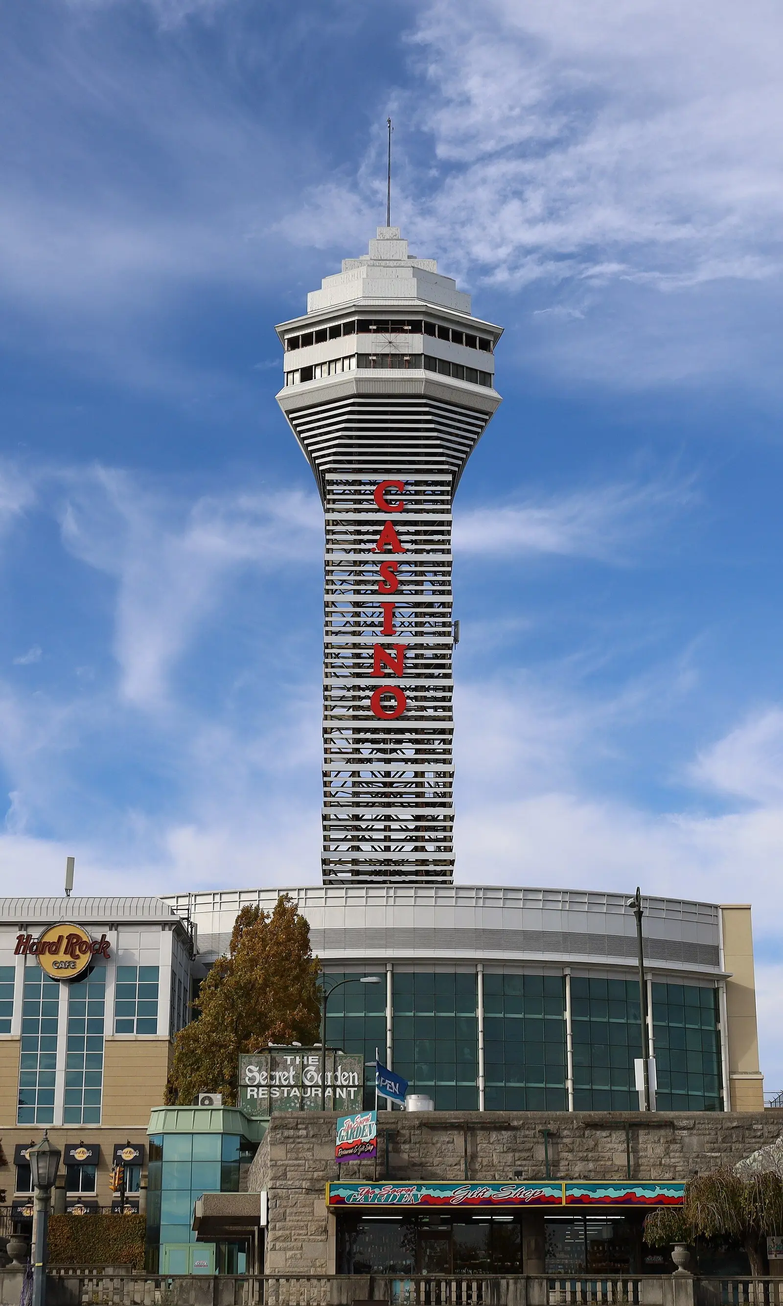 Casino Niagara tower on Falls Avenue, Niagara Falls, Ontario — Casino Niagara