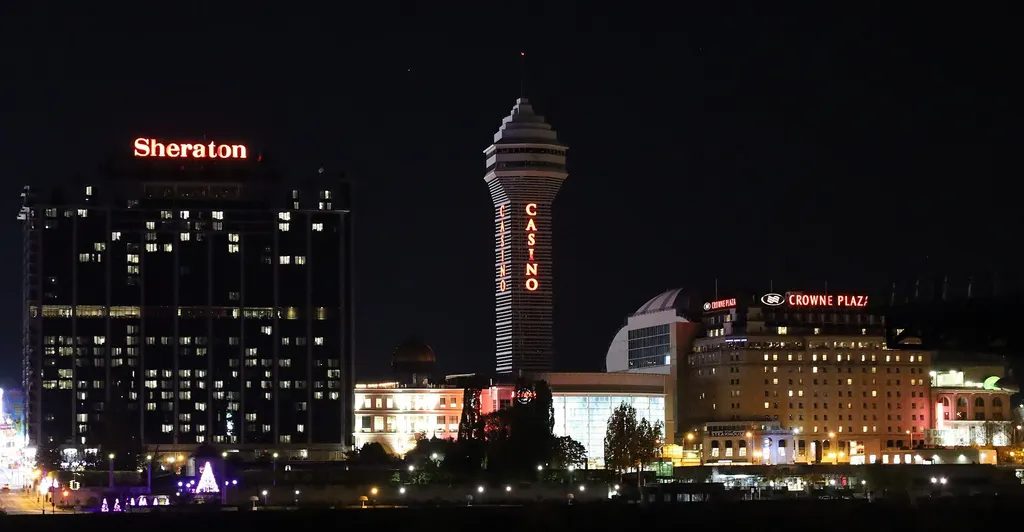 Casino Niagara tower lit at night, between the Sheraton and Crowne Plaza hotels — Casino Niagara