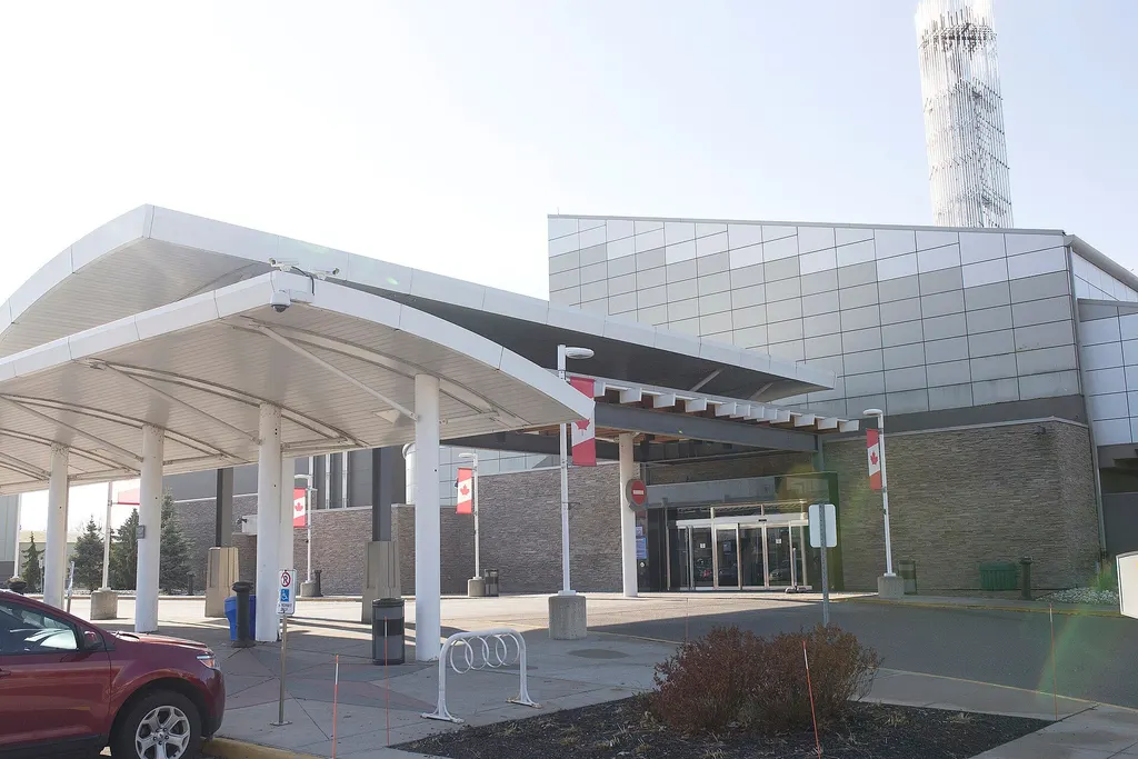 Entrance and covered drop-off canopy at Elements Casino Brantford — Elements Casino Brantford