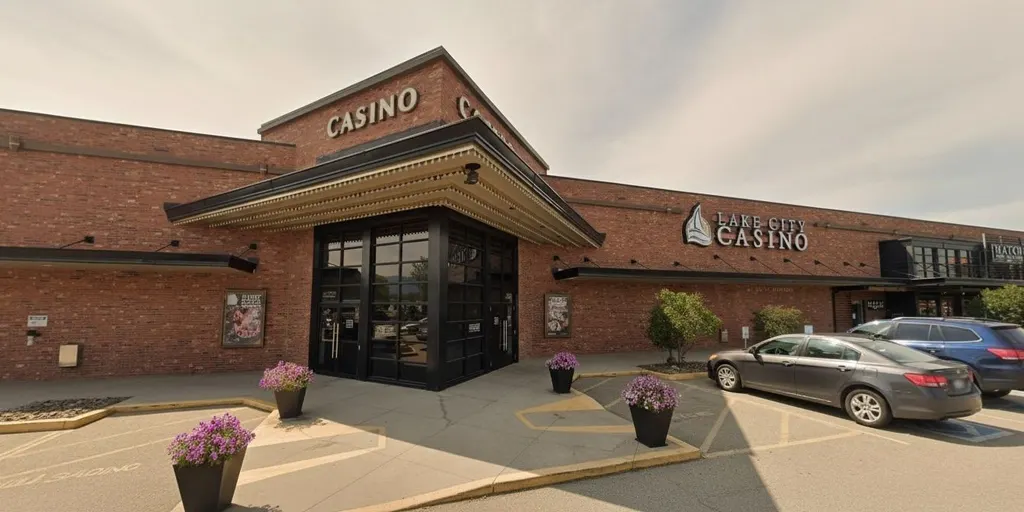 Lake City Casino entrance from the parking lot — Lake City Casino Vernon
