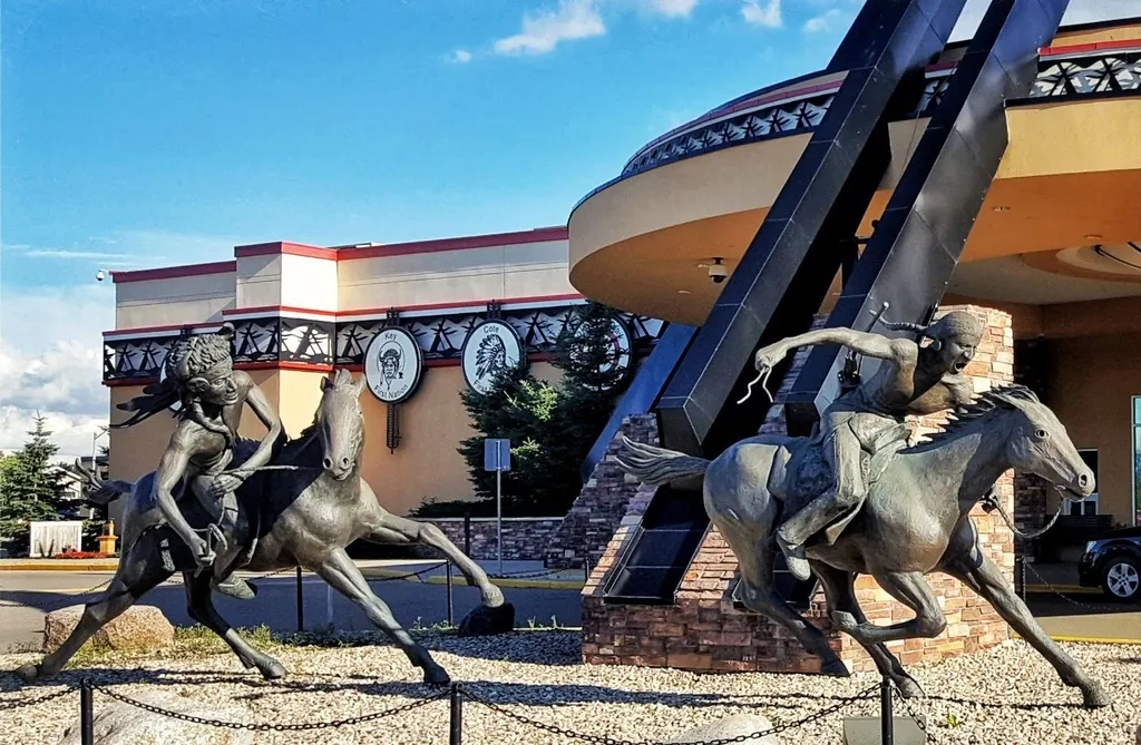 Painted Hand Casino in Yorkton, Saskatchewan, with sculptures of two riders on horseback in front of the entrance. — Painted Hand Casino