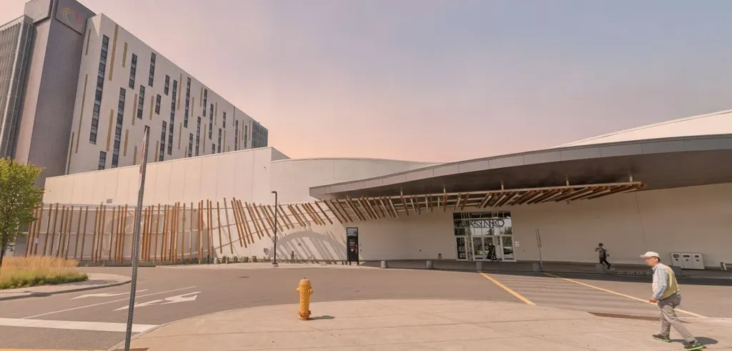 Pickering Casino Resort entrance with the hotel tower — Pickering Casino Resort